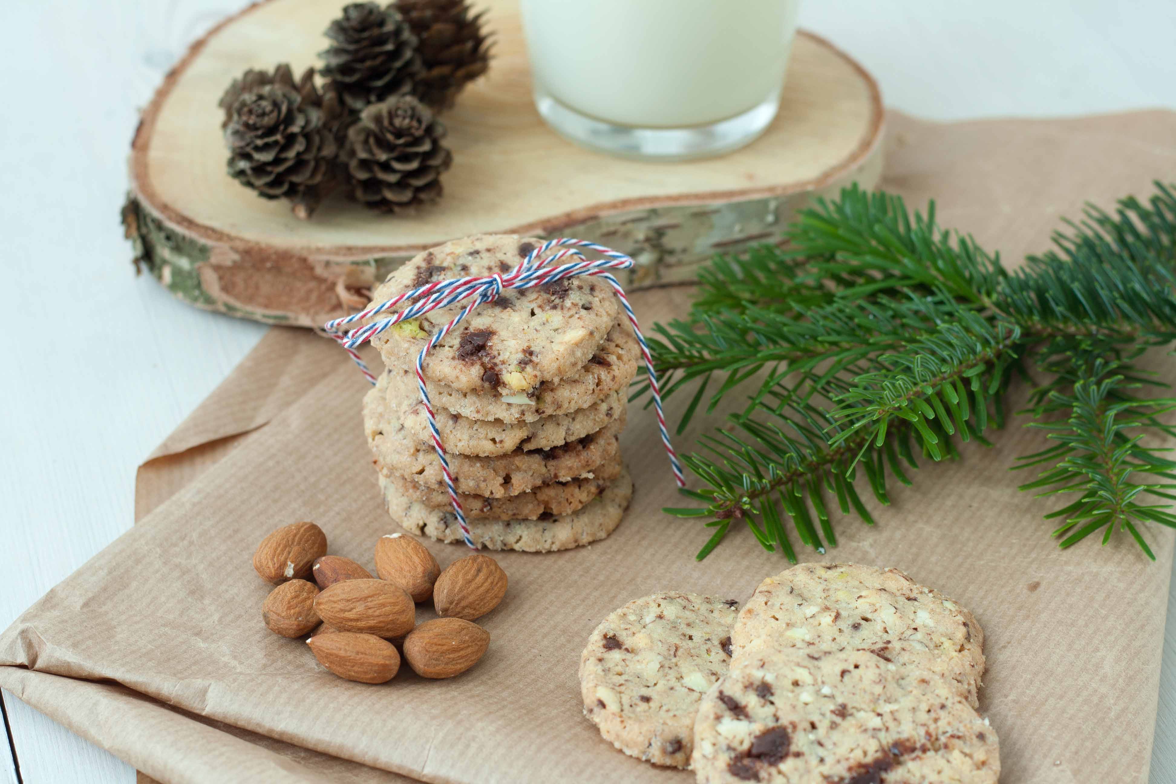 Opskrift-på-Hjemmelavet-Småkager-med-Nødder-og-Chokolade-9