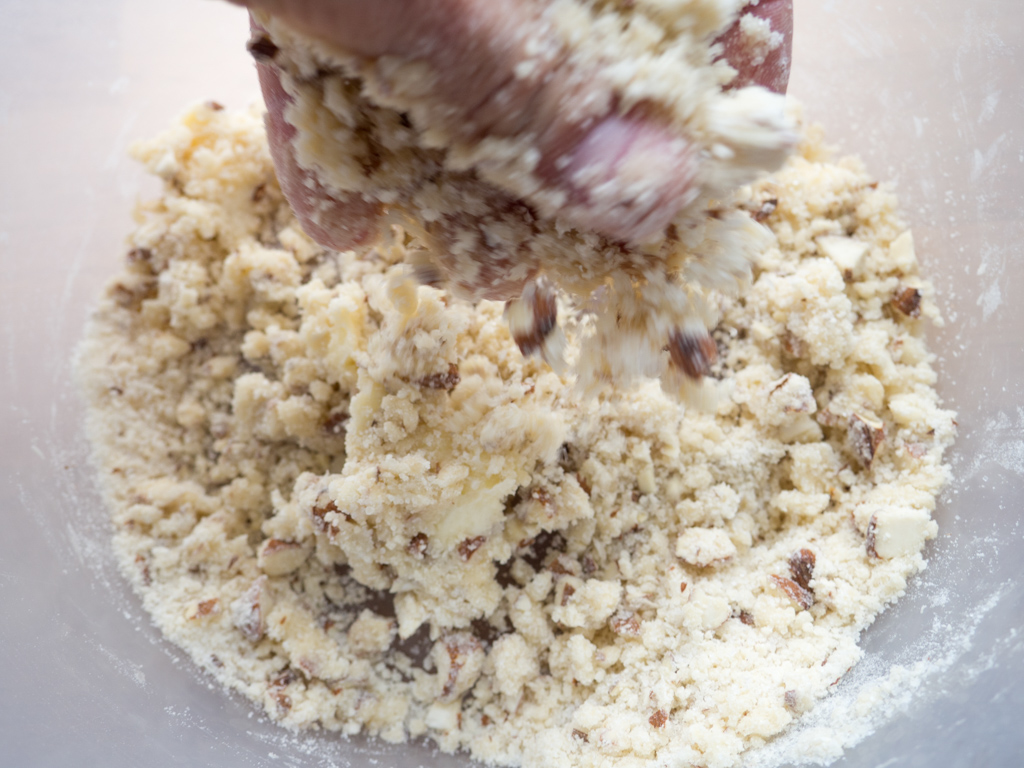 Opskrift på bagt rabarberkompot med mandel crumble