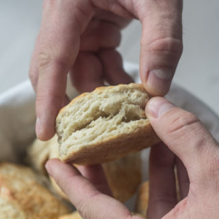 Opskrift på Amerikanske Buttermilk Biscuits