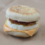 Opskrift på Hjemmelavet Egg McMuffin